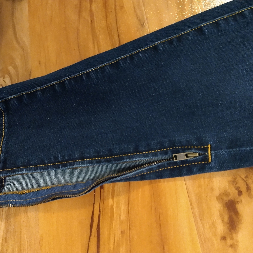Lucky Brand Jeans - Picture 4 of 6